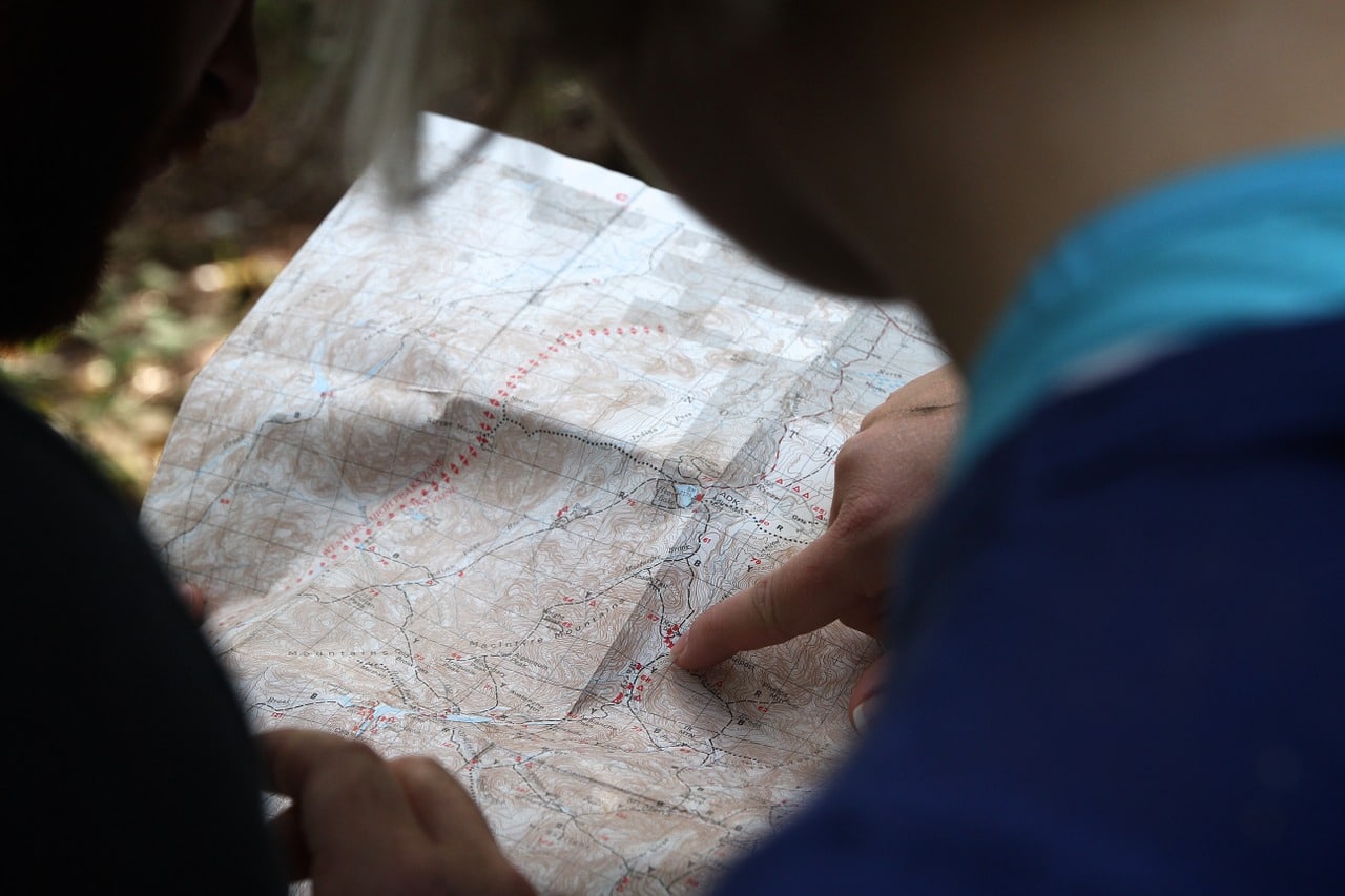 Orientera med karta och kompass